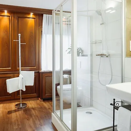 戴尔哈斯莱彻摩尔酒店 4*